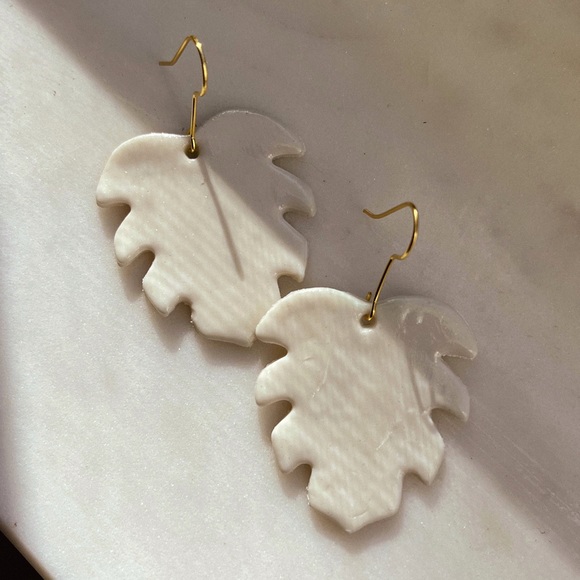 citrusshelf Jewelry - Citrus cream leaf - polymer clay earrings